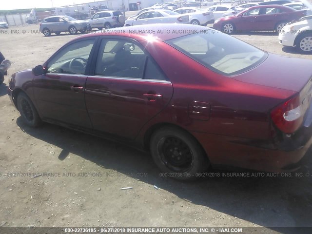 4T1BE32K12U066428 - 2002 TOYOTA CAMRY LE/XLE/SE მუქწითელი ფოტო 3