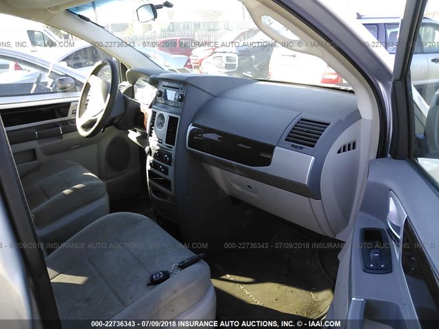 2A8HR54109R674119 - 2009 CHRYSLER TOWN & COUNTRY TOURING SILVER photo 5