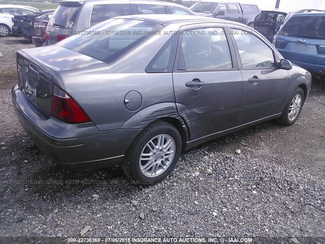 1FAFP34N37W169195 - 2007 FORD FOCUS ZX4/S/SE/SES GRAY photo 4