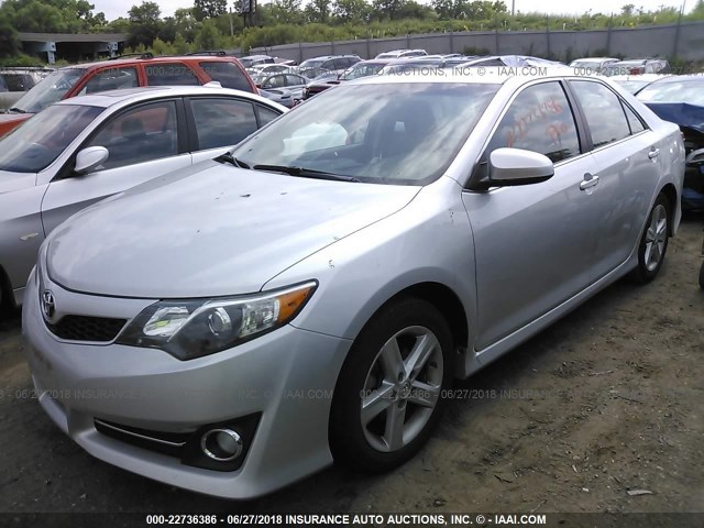 4T1BF1FK6EU431380 - 2014 TOYOTA CAMRY L/SE/LE/XLE 银色 照片 2