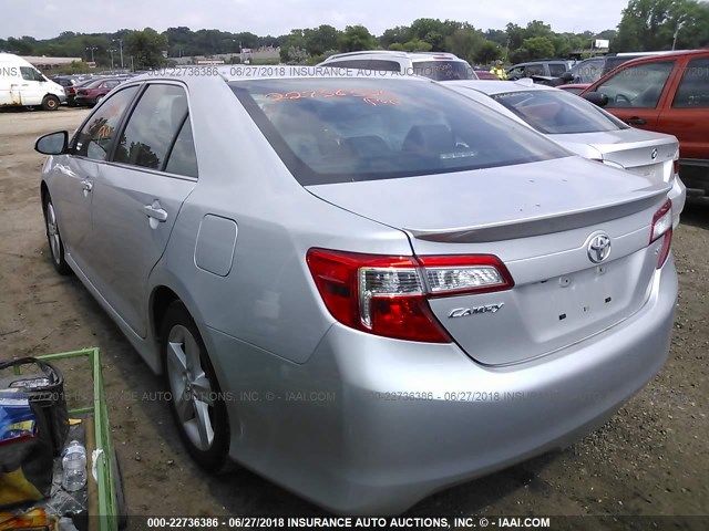 4T1BF1FK6EU431380 - 2014 TOYOTA CAMRY L/SE/LE/XLE 银色 照片 3