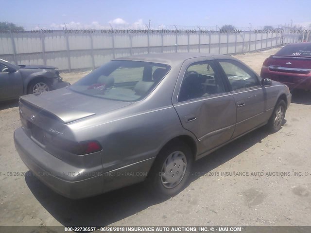 4T1BG22K8VU061414 - 1997 TOYOTA CAMRY CE/LE/XLE 灰色 照片 4