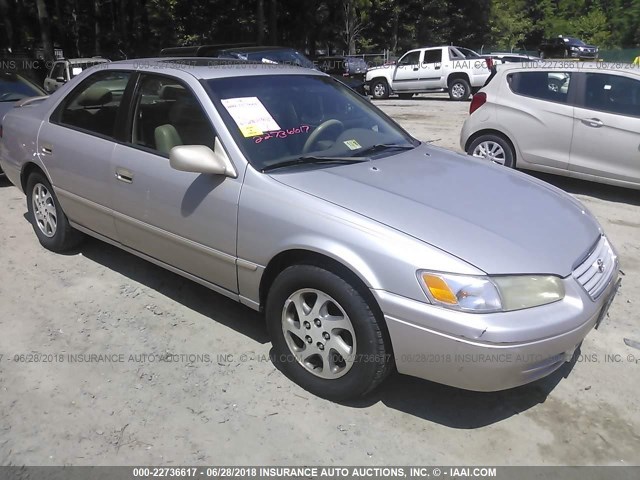 4T1BF28K8WU054751 - 1998 TOYOTA CAMRY CE/LE/XLE GOLD photo 1