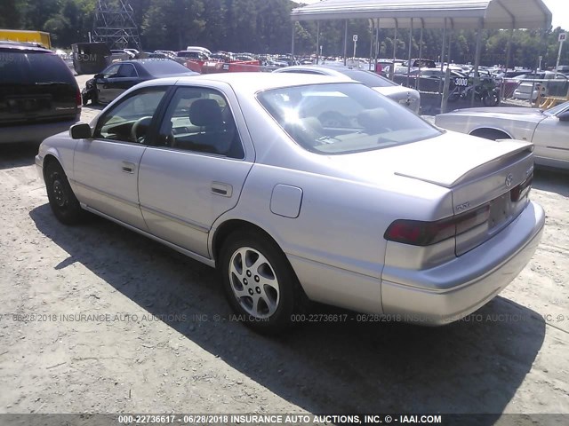 4T1BF28K8WU054751 - 1998 TOYOTA CAMRY CE/LE/XLE GOLD photo 3