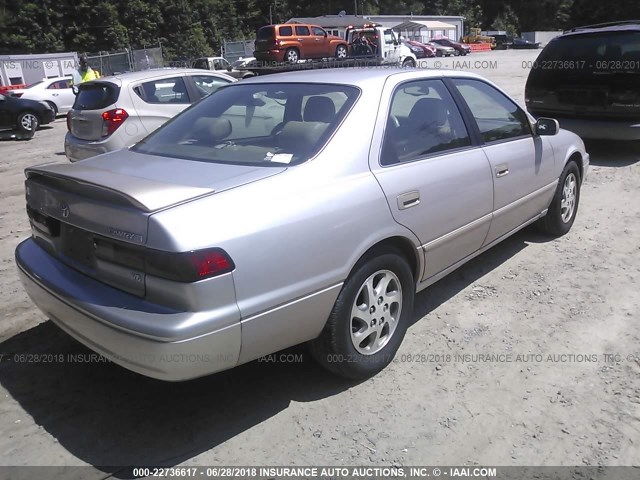 4T1BF28K8WU054751 - 1998 TOYOTA CAMRY CE/LE/XLE GOLD photo 4