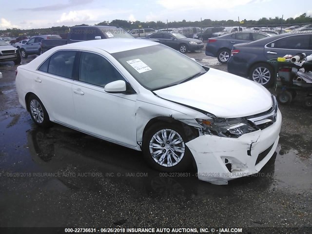 4T1BF1FK8DU253695 - 2013 TOYOTA CAMRY L/SE/LE/XLE 白色 照片 1