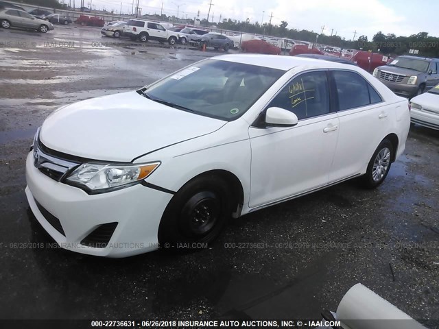 4T1BF1FK8DU253695 - 2013 TOYOTA CAMRY L/SE/LE/XLE 白色 照片 2