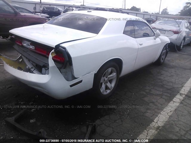 2C3CDYAG3DH569720 - 2013 DODGE CHALLENGER SXT WHITE photo 4