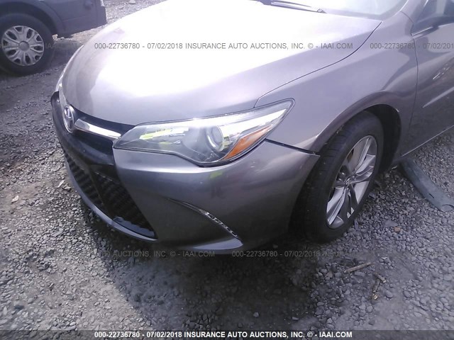 4T1BF1FK9HU696234 - 2017 TOYOTA CAMRY LE/XLE/SE/XSE GRAY photo 6