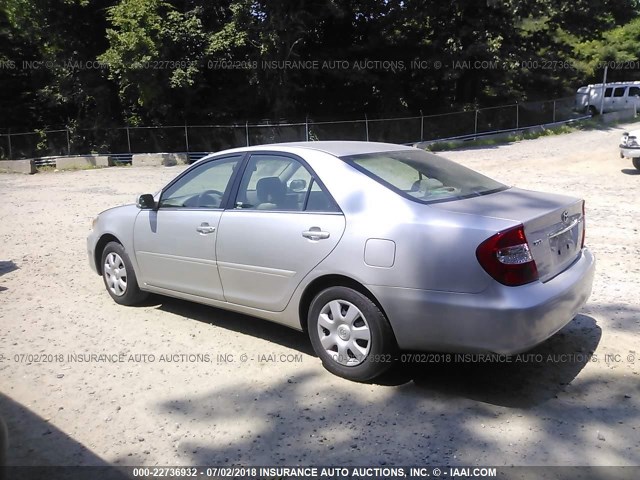 4T1BE32K44U332897 - 2004 TOYOTA CAMRY LE/XLE/SE ვერცხლისფერი ფოტო 3