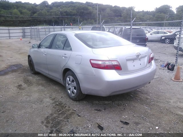 4T4BE46K78R046702 - 2008 TOYOTA CAMRY CE/LE/XLE/SE SILVER photo 3