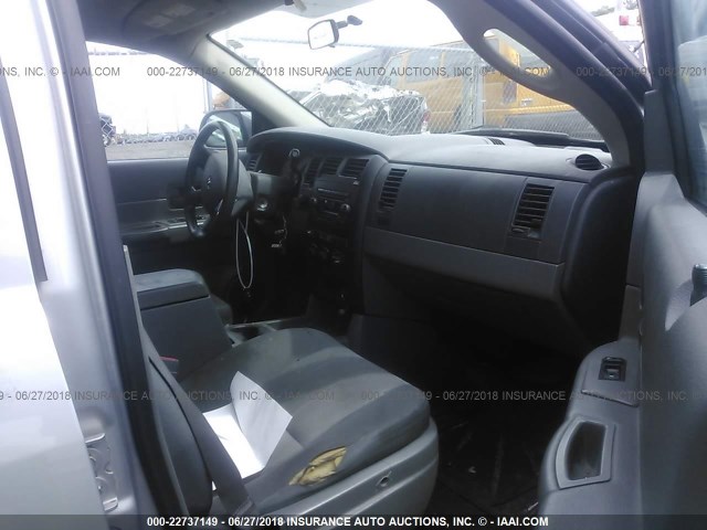 1D4HB38N66F186683 - 2006 DODGE DURANGO SXT SILVER photo 5