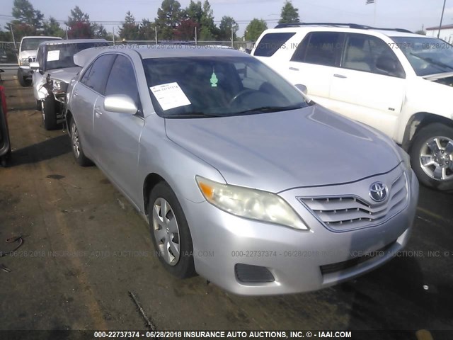 4T1BF3EK0AU052298 - 2010 TOYOTA CAMRY SE/LE/XLE ვერცხლისფერი ფოტო 1