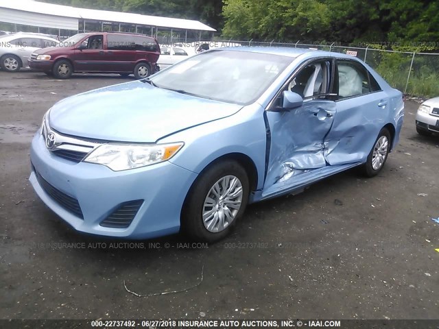 4T4BF1FK1DR322197 - 2013 TOYOTA CAMRY L/SE/LE/XLE ღია ლურჯი ფოტო 2