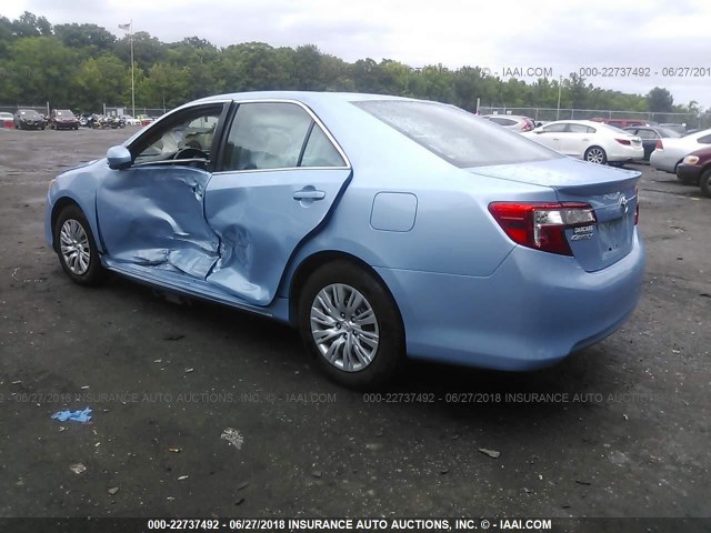 4T4BF1FK1DR322197 - 2013 TOYOTA CAMRY L/SE/LE/XLE ღია ლურჯი ფოტო 3