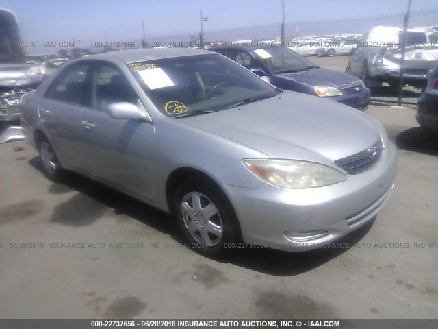 JTDBE32K930226651 - 2003 TOYOTA CAMRY LE/XLE 银色 照片 1