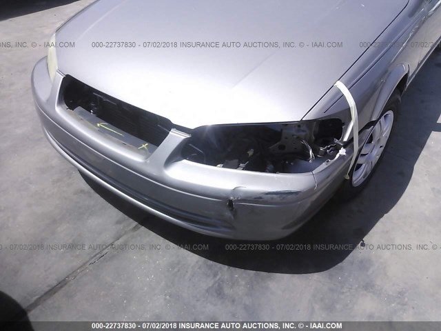 4T1BG22K31U105832 - 2001 TOYOTA CAMRY CE/LE/XLE 棕色 照片 6