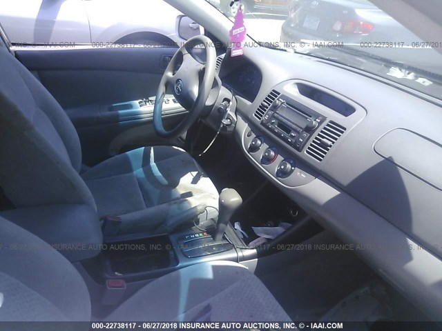 4T1BF32K93U041016 - 2003 TOYOTA CAMRY LE/XLE/SE 银色 照片 5