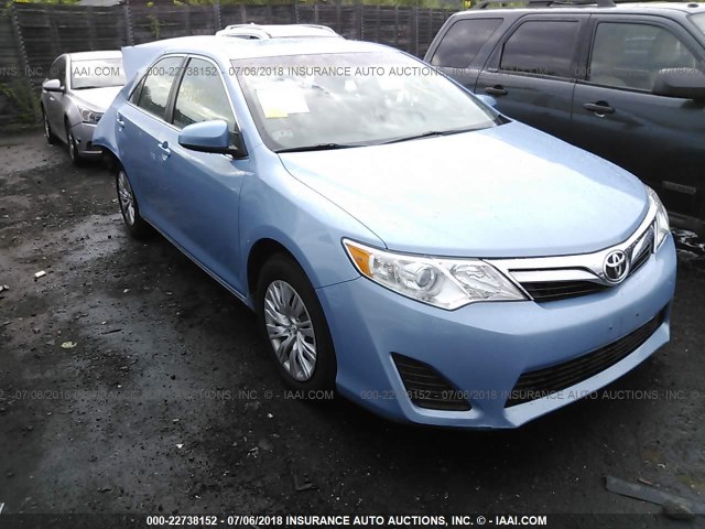 4T4BF1FK0ER363101 - 2014 TOYOTA CAMRY L/SE/LE/XLE ღია ლურჯი ფოტო 1