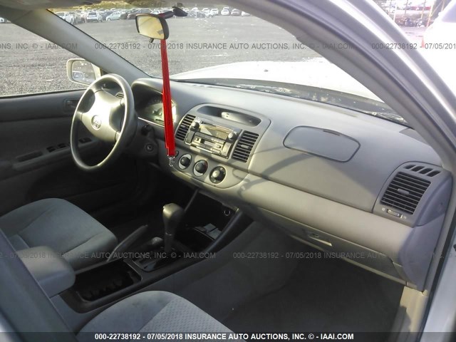 4T1BE32K03U705769 - 2003 TOYOTA CAMRY LE/XLE/SE Gümüş foto 5