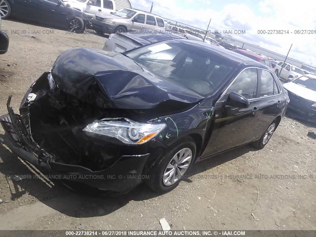 4T1BF1FK9FU100407 - 2015 TOYOTA CAMRY LE/XLE/SE/XSE BLACK photo 2