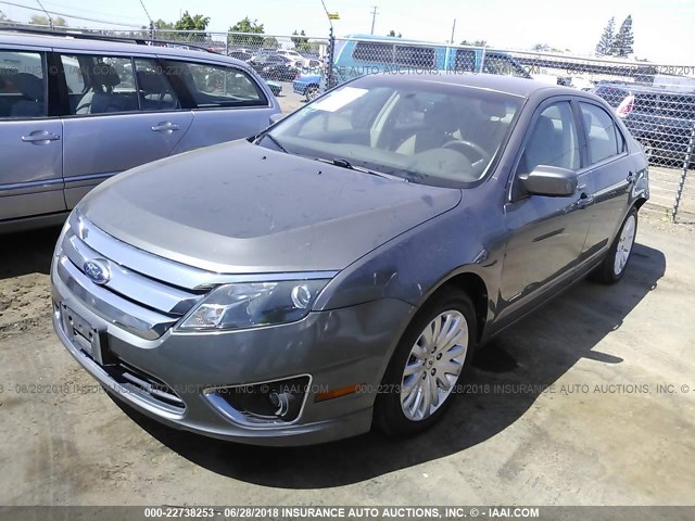 3FADP0L36CR200779 - 2012 FORD FUSION HYBRID GRAY photo 2