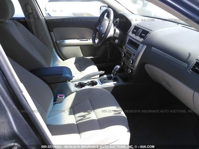 3FADP0L36CR200779 - 2012 FORD FUSION HYBRID GRAY photo 5