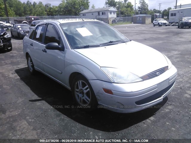 1FAFP34332W128010 - 2002 FORD FOCUS SE/SE COMFORT/SE SPORT SILVER photo 1