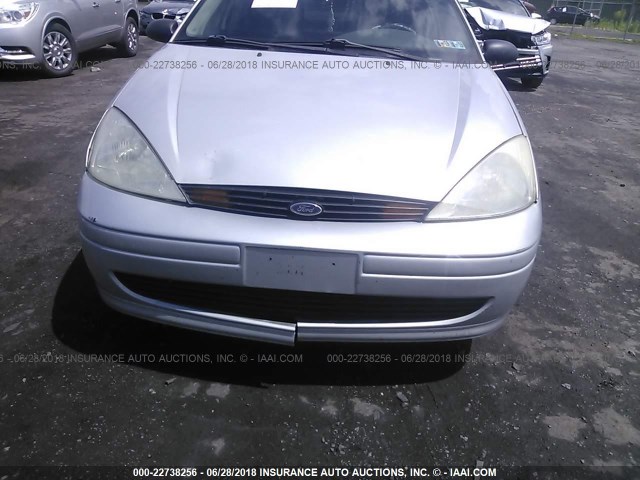 1FAFP34332W128010 - 2002 FORD FOCUS SE/SE COMFORT/SE SPORT SILVER photo 6