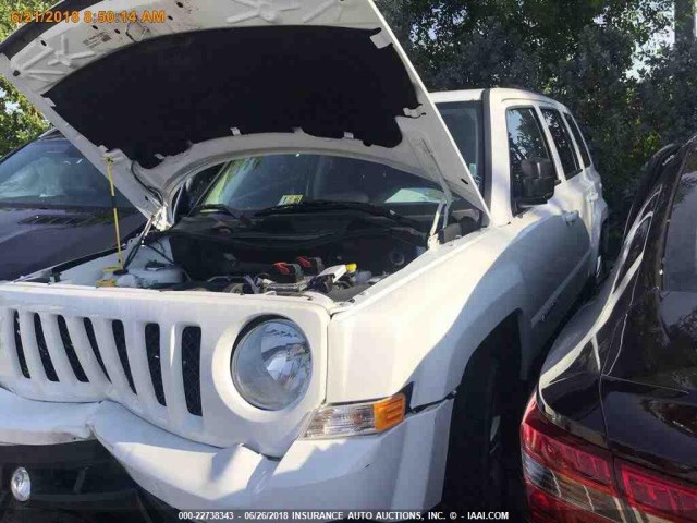 1C4NJPFB5HD184800 - 2017 JEEP PATRIOT LATITUDE WHITE photo 11