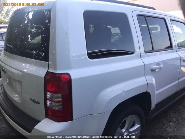 1C4NJPFB5HD184800 - 2017 JEEP PATRIOT LATITUDE WHITE photo 17