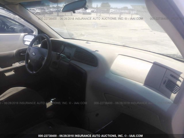 2FMZA52442BB13464 - 2002 FORD WINDSTAR SE WHITE photo 5