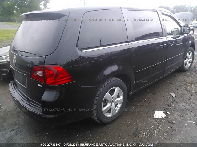 2V4RW3D13AR324731 - 2010 VOLKSWAGEN ROUTAN SE BLACK photo 4