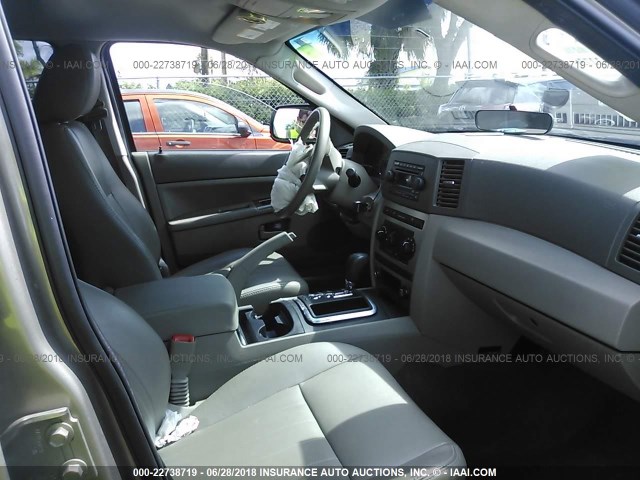 1J4GS48K95C682611 - 2005 JEEP GRAND CHEROKEE LAREDO/COLUMBIA/FREEDOM 米色 照片 5