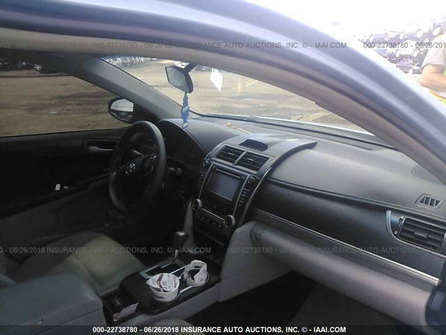 4T1BF1FK9CU512886 - 2012 TOYOTA CAMRY SE/LE/XLE BLUE photo 5