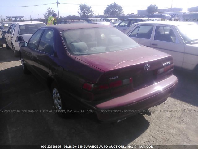JT2BG22K2V0028056 - 1997 TOYOTA CAMRY LE/XLE 红色 照片 3