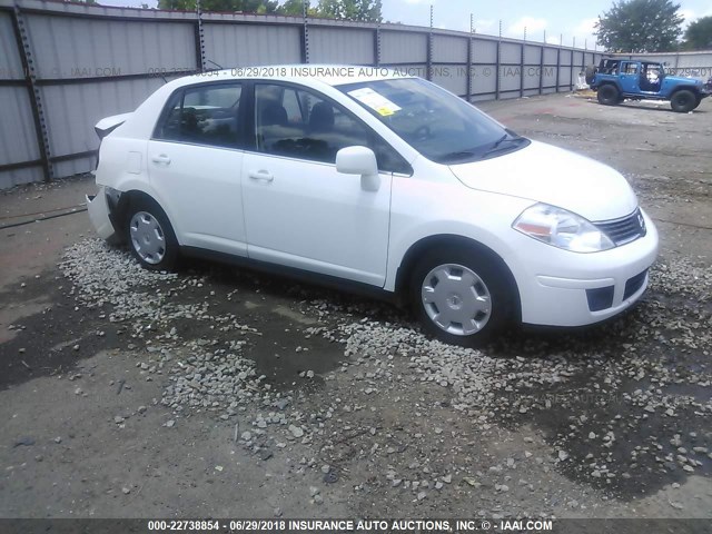 3N1BC11E29L351172 - 2009 NISSAN VERSA S/SL WHITE photo 1