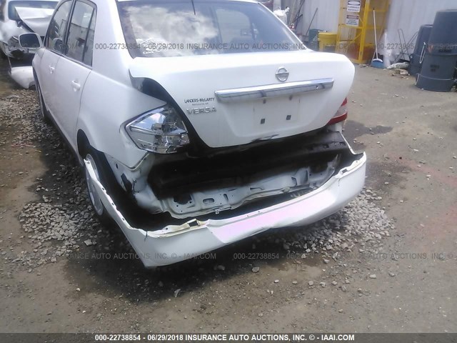 3N1BC11E29L351172 - 2009 NISSAN VERSA S/SL WHITE photo 6