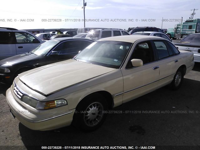 2FALP7467TX105579 - 1996 FORD CROWN VICTORIA LX CREAM photo 2