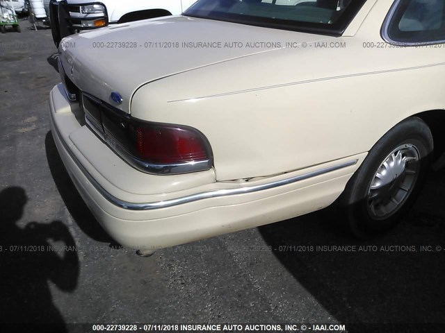 2FALP7467TX105579 - 1996 FORD CROWN VICTORIA LX CREAM photo 6