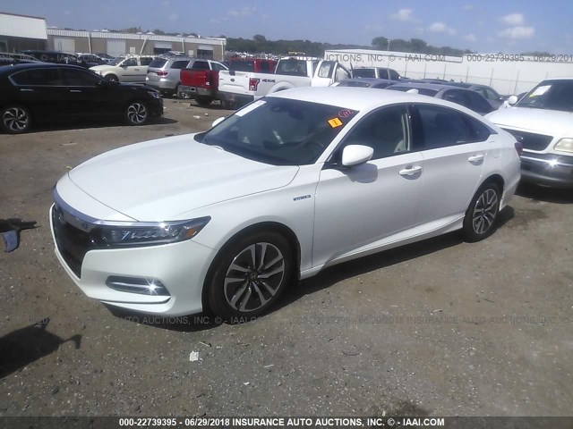 1HGCV3F12JA000823 - 2018 HONDA ACCORD HYBRID WHITE photo 2