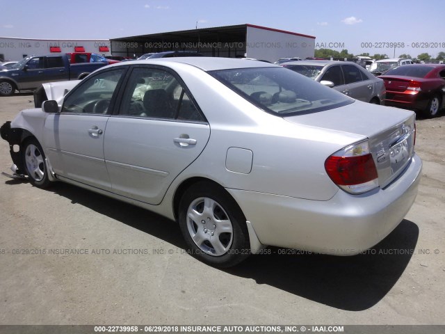 4T1BE32K65U974412 - 2005 TOYOTA CAMRY LE/XLE/SE Күміс фото 3