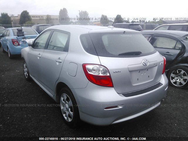 2T1KU40E39C166466 - 2009 TOYOTA COROLLA MATRIX  SILVER photo 3