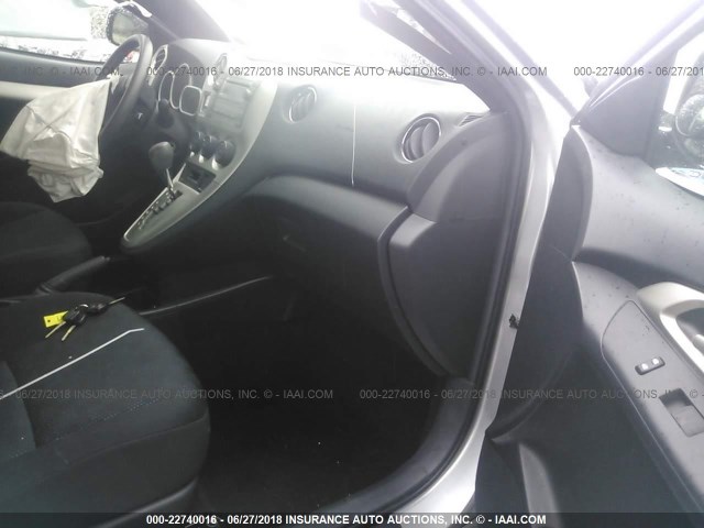 2T1KU40E39C166466 - 2009 TOYOTA COROLLA MATRIX  SILVER photo 5