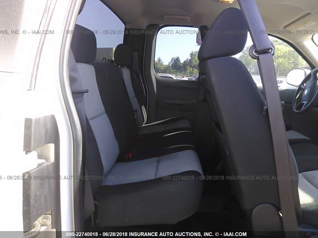 1GCHK29KX7E585471 - 2007 CHEVROLET SILVERADO K2500 HEAVY DUTY თეთრი ფოტო 8