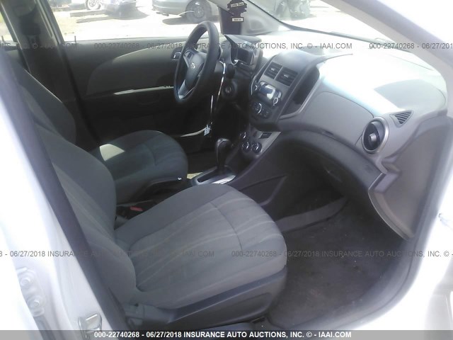 1G1JC5SH2D4209419 - 2013 CHEVROLET SONIC LT Blanco foto 5