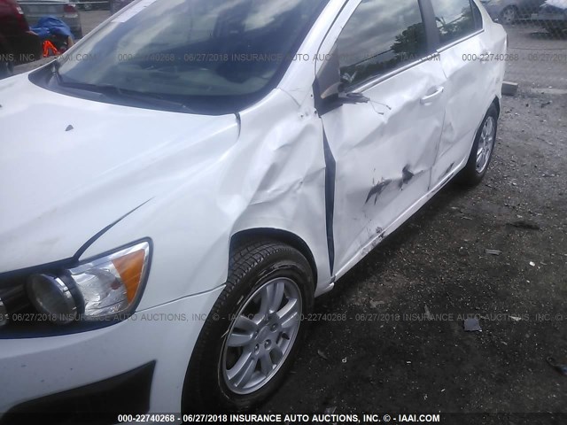 1G1JC5SH2D4209419 - 2013 CHEVROLET SONIC LT Blanco foto 6