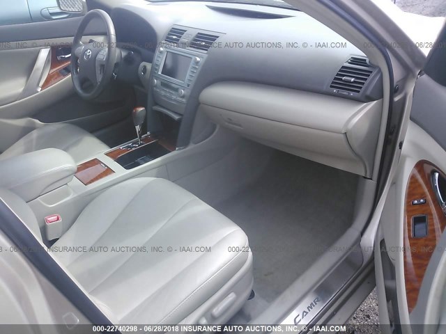 4T1BK46K98U057722 - 2008 TOYOTA CAMRY LE/XLE/SE 棕色 照片 5