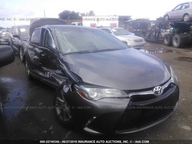 4T1BF1FK6GU223390 - 2016 TOYOTA CAMRY LE/XLE/SE/XSE GRAY photo 1