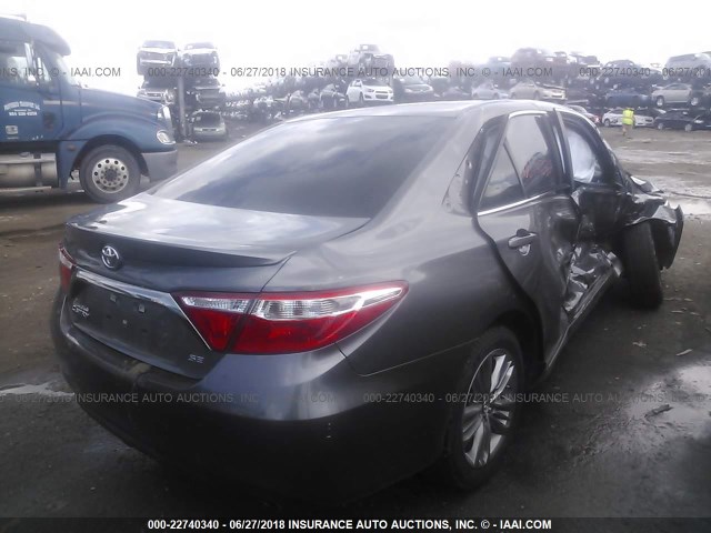 4T1BF1FK6GU223390 - 2016 TOYOTA CAMRY LE/XLE/SE/XSE GRAY photo 4